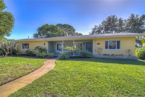 Casa en alquiler en Gulfport, Florida, 3 dormitorios, 130.99 m2 № 522957 - foto 1