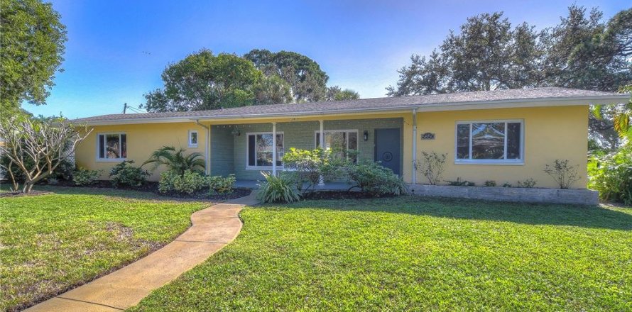 Villa ou maison à Gulfport, Floride 3 chambres, 130.99 m2 № 522957