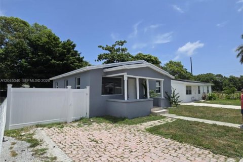 Villa ou maison à vendre à West Palm Beach, Floride: 2 chambres, 80.82 m2 № 2267816 - photo 5