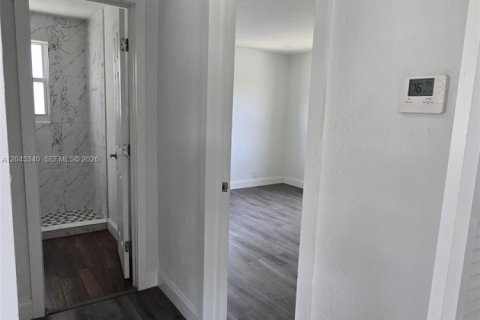 Villa ou maison à vendre à West Palm Beach, Floride: 2 chambres, 80.82 m2 № 2267816 - photo 23