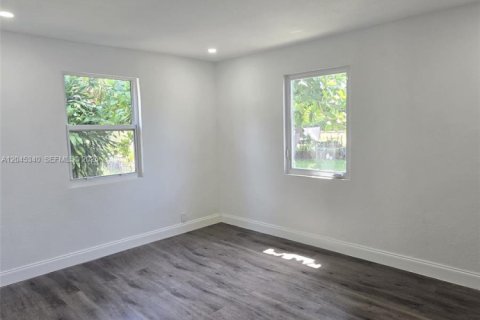 Villa ou maison à vendre à West Palm Beach, Floride: 2 chambres, 80.82 m2 № 2267816 - photo 17