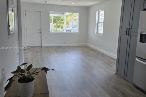 Villa ou maison à vendre à West Palm Beach, Floride: 2 chambres, 80.82 m2 № 2267816 - photo 10