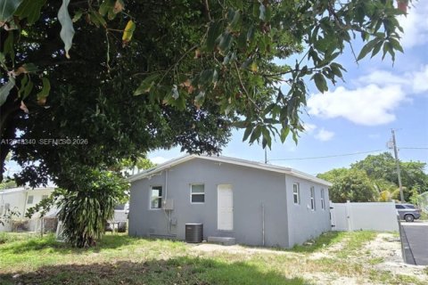 Villa ou maison à vendre à West Palm Beach, Floride: 2 chambres, 80.82 m2 № 2267816 - photo 15