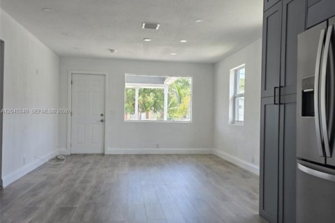 Villa ou maison à vendre à West Palm Beach, Floride: 2 chambres, 80.82 m2 № 2267816 - photo 6