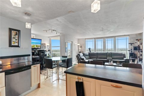 Купить кондоминиум в Майами, Флорида 2 спальни, 105.91м2, № 2090782 - фото 12
