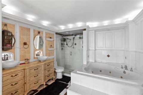 Купить кондоминиум в Майами, Флорида 2 спальни, 105.91м2, № 2090782 - фото 19