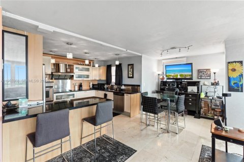 Купить кондоминиум в Майами, Флорида 2 спальни, 105.91м2, № 2090782 - фото 7