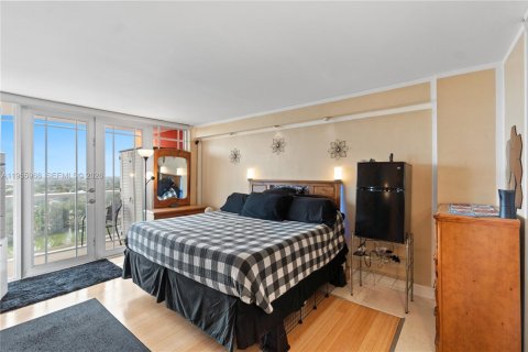 Купить кондоминиум в Майами, Флорида 2 спальни, 105.91м2, № 2090782 - фото 14