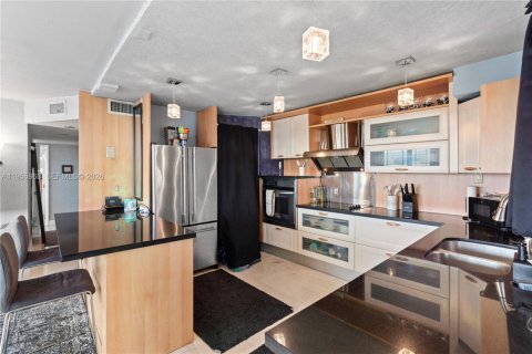 Купить кондоминиум в Майами, Флорида 2 спальни, 105.91м2, № 2090782 - фото 11