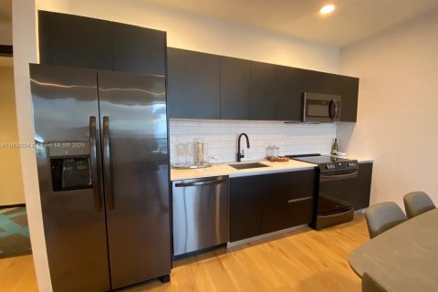 Condo in Miami, Florida, 1 bedroom  № 1746284 - photo 18