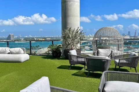 Condo in Miami, Florida, 1 bedroom  № 1746284 - photo 7