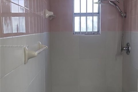 Casa en venta en Miami, Florida, 4 dormitorios, 167.69 m2 № 1953290 - foto 23