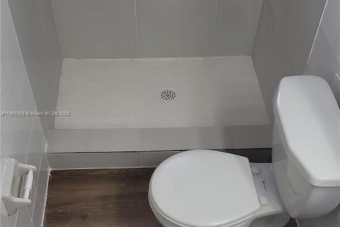 Casa en venta en Miami, Florida, 4 dormitorios, 167.69 m2 № 1953290 - foto 24