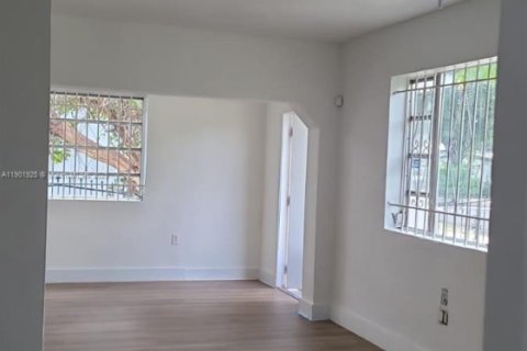 Casa en venta en Miami, Florida, 4 dormitorios, 167.69 m2 № 1953290 - foto 11