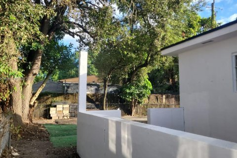 Casa en venta en Miami, Florida, 4 dormitorios, 167.69 m2 № 1953290 - foto 16