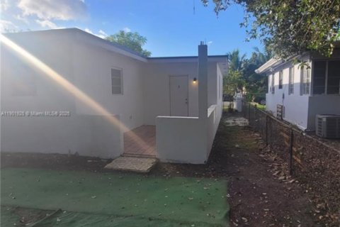 Casa en venta en Miami, Florida, 4 dormitorios, 167.69 m2 № 1953290 - foto 26