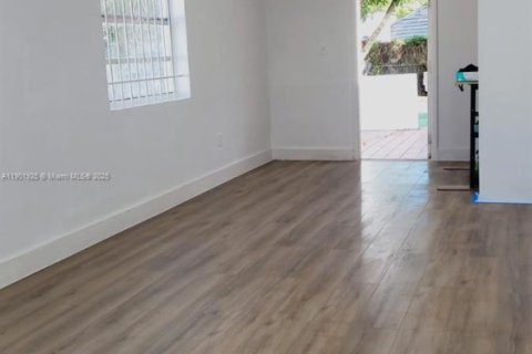 Casa en venta en Miami, Florida, 4 dormitorios, 167.69 m2 № 1953290 - foto 15