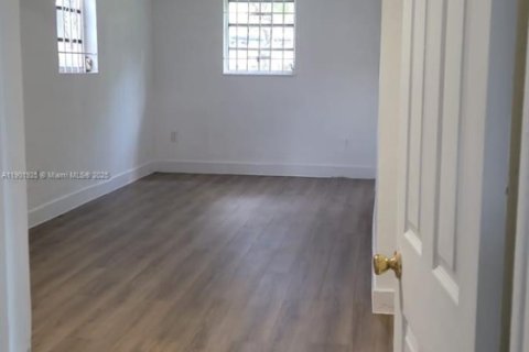 Casa en venta en Miami, Florida, 4 dormitorios, 167.69 m2 № 1953290 - foto 9