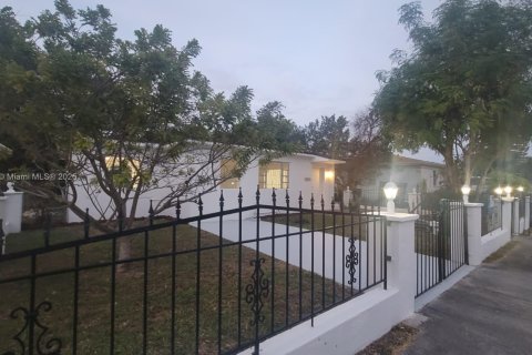 Casa en venta en Miami, Florida, 4 dormitorios, 167.69 m2 № 1953290 - foto 20