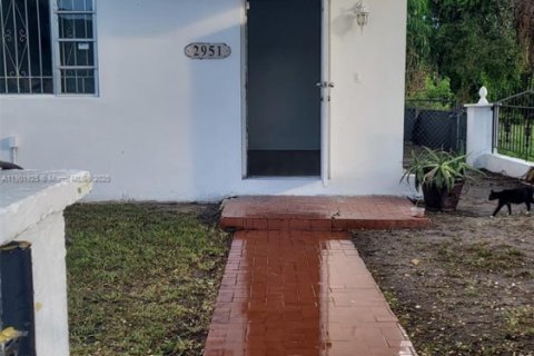 Casa en venta en Miami, Florida, 4 dormitorios, 167.69 m2 № 1953290 - foto 4