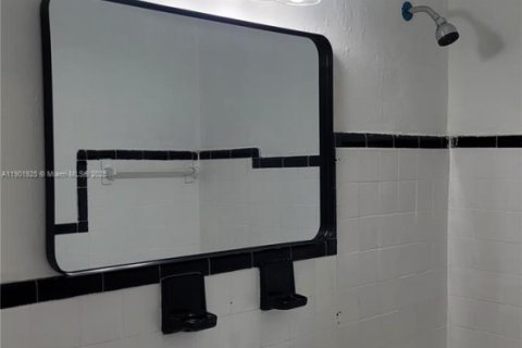 Casa en venta en Miami, Florida, 4 dormitorios, 167.69 m2 № 1953290 - foto 13