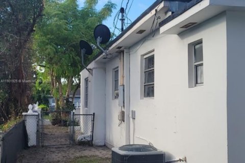 Casa en venta en Miami, Florida, 4 dormitorios, 167.69 m2 № 1953290 - foto 5