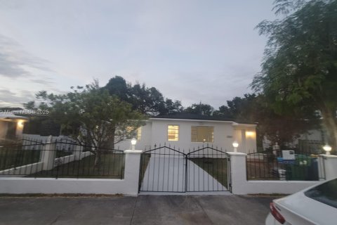 Casa en venta en Miami, Florida, 4 dormitorios, 167.69 m2 № 1953290 - foto 18