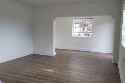 Casa en venta en Miami, Florida, 4 dormitorios, 167.69 m2 № 1953290 - foto 7