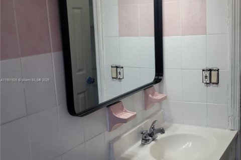 Casa en venta en Miami, Florida, 4 dormitorios, 167.69 m2 № 1953290 - foto 22