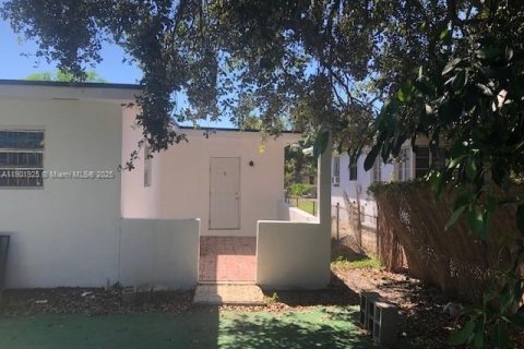 House in Miami, Florida 4 bedrooms, 167.69 sq.m. № 1953290 - photo 2