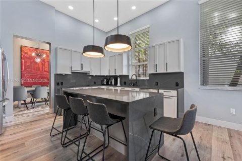 Villa ou maison à vendre à Miramar, Floride: 4 chambres, 229.38 m2 № 2431298 - photo 2