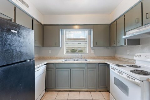 Condo in Tampa, Florida, 4 bedrooms № 2198018 - photo 9