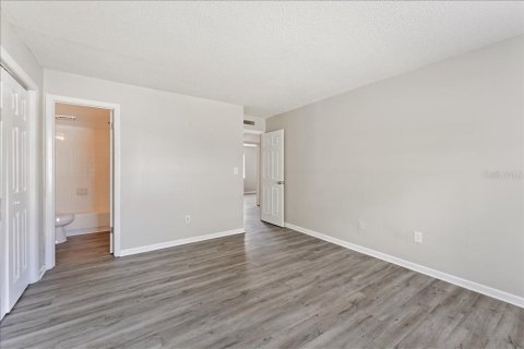 Condo in Tampa, Florida, 4 bedrooms № 2198018 - photo 15