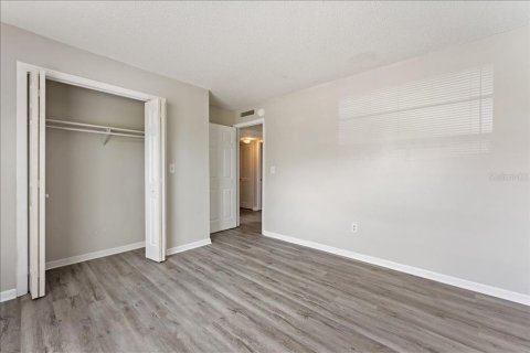 Condo in Tampa, Florida, 4 bedrooms № 2198018 - photo 19