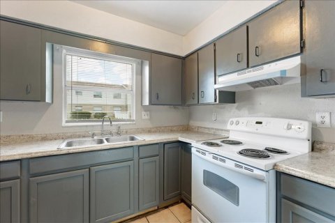 Condo in Tampa, Florida, 4 bedrooms № 2198018 - photo 10