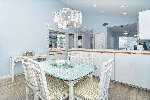 Купить кондоминиум в Энглвуд, Флорида 8 комнат, 101.45м2, № 1642643 - фото 14