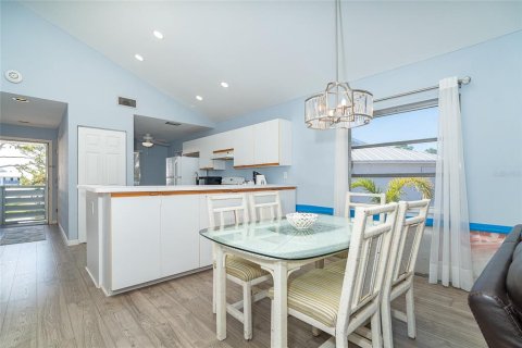 Купить кондоминиум в Энглвуд, Флорида 8 комнат, 101.45м2, № 1642643 - фото 15