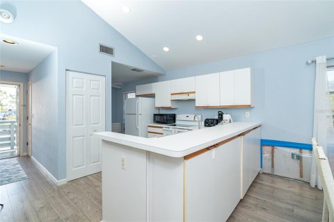 Купить кондоминиум в Энглвуд, Флорида 8 комнат, 101.45м2, № 1642643 - фото 6