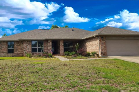 House in Milton, Florida 4 bedrooms, 208.66 sq.m. № 562149 - photo 1