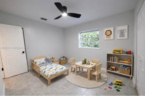 House in Miami, Florida 3 bedrooms, 139.35 sq.m. № 2068046 - photo 10