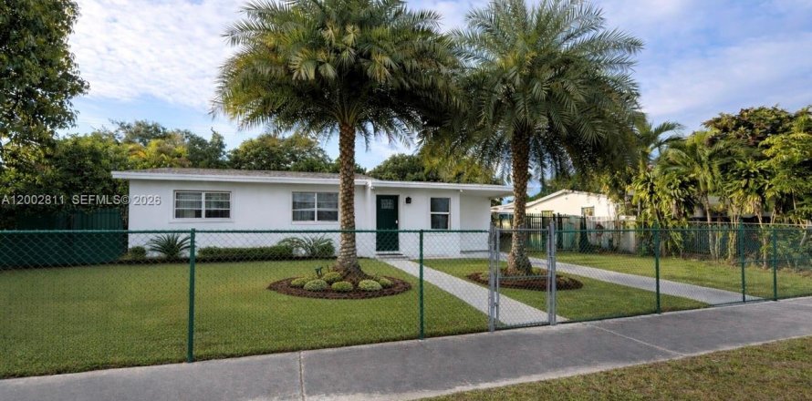 House in Miami, Florida 3 bedrooms, 139.35 sq.m. № 2068046