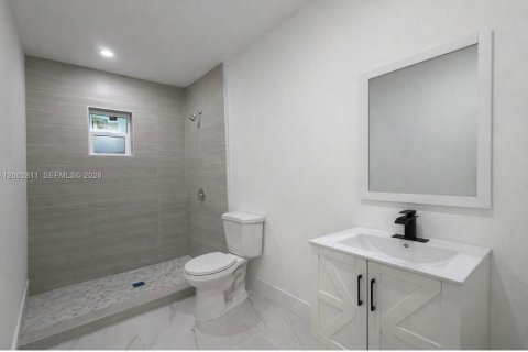 House in Miami, Florida 3 bedrooms, 139.35 sq.m. № 2068046 - photo 11