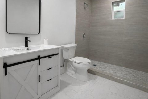 House in Miami, Florida 3 bedrooms, 139.35 sq.m. № 2068046 - photo 5