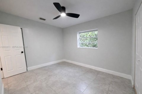 House in Miami, Florida 3 bedrooms, 139.35 sq.m. № 2068046 - photo 9