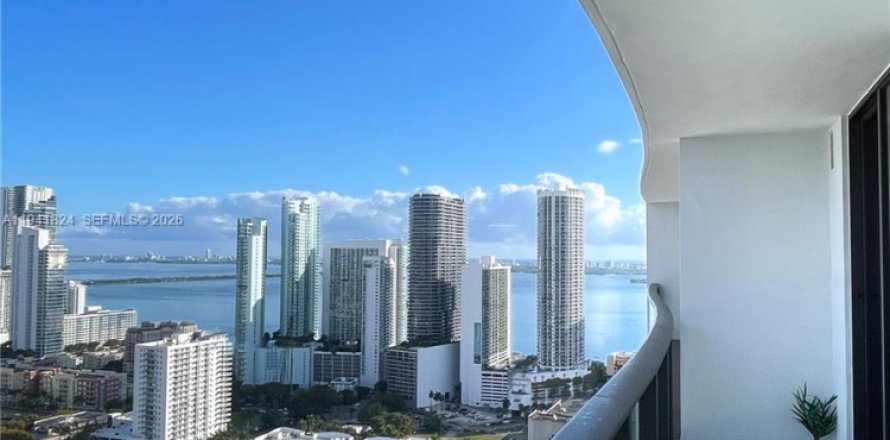 Condominio en Miami, Florida, 1 dormitorio № 1998973