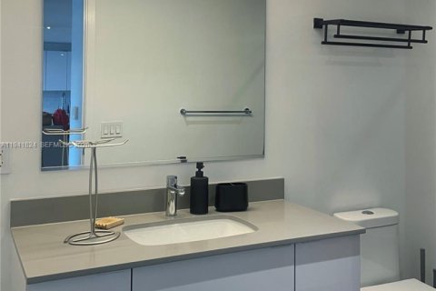 Condominio en alquiler en Miami, Florida, 1 dormitorio, 70.05 m2 № 1998973 - foto 17