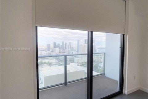 Condominio en alquiler en Miami, Florida, 1 dormitorio, 70.05 m2 № 1998973 - foto 15