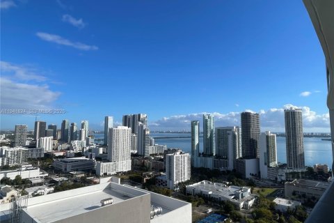 Condominio en alquiler en Miami, Florida, 1 dormitorio, 70.05 m2 № 1998973 - foto 3