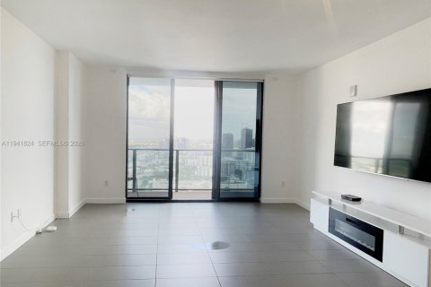 Condominio en alquiler en Miami, Florida, 1 dormitorio, 70.05 m2 № 1998973 - foto 12