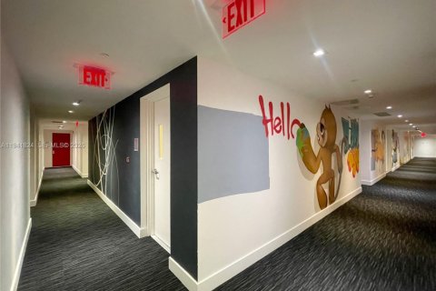 Condominio en alquiler en Miami, Florida, 1 dormitorio, 70.05 m2 № 1998973 - foto 4